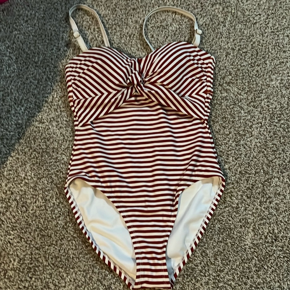 Women’s one piece swimsuit size small, burgundy stripes. So cute!